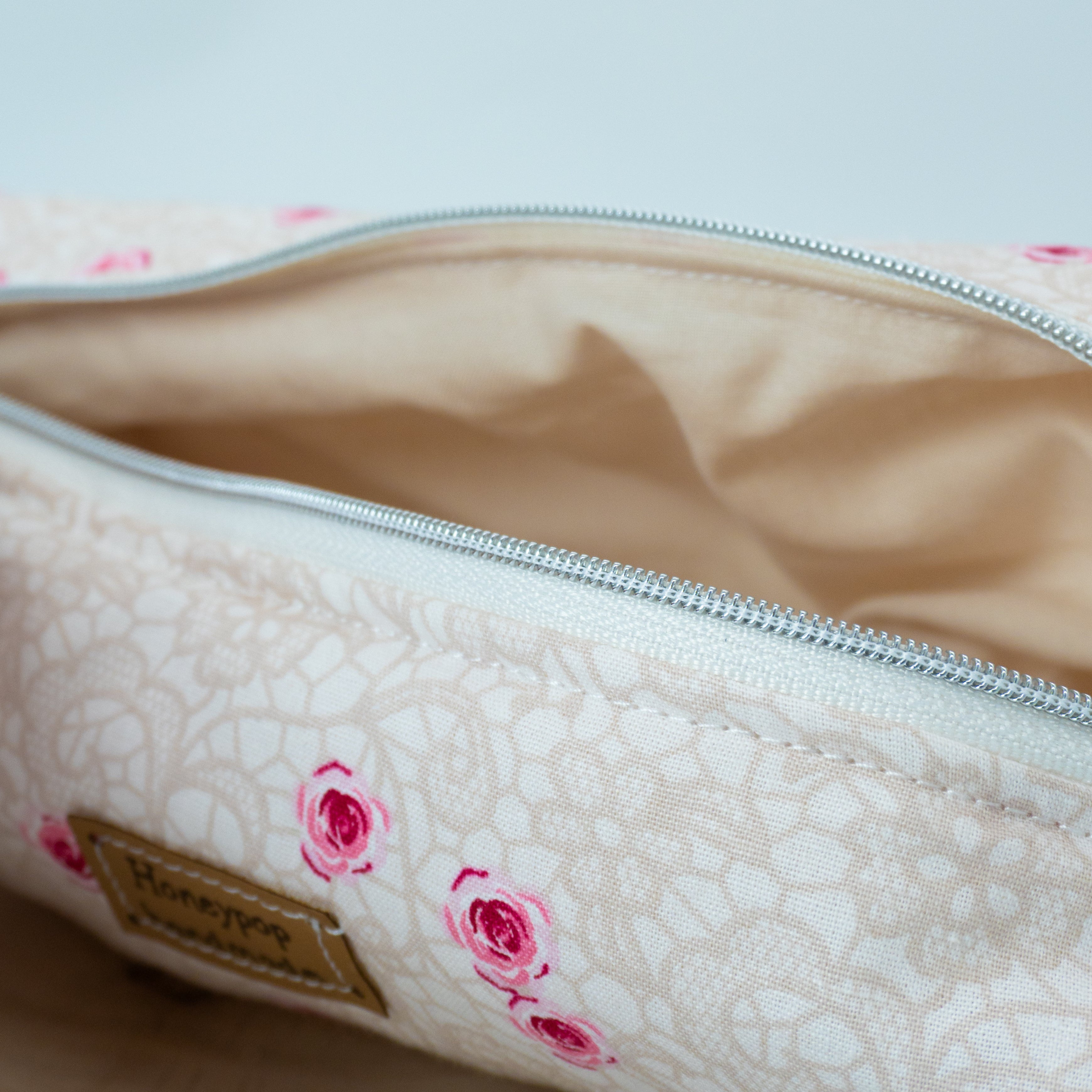 Necessaire Rosas - Tamanho S