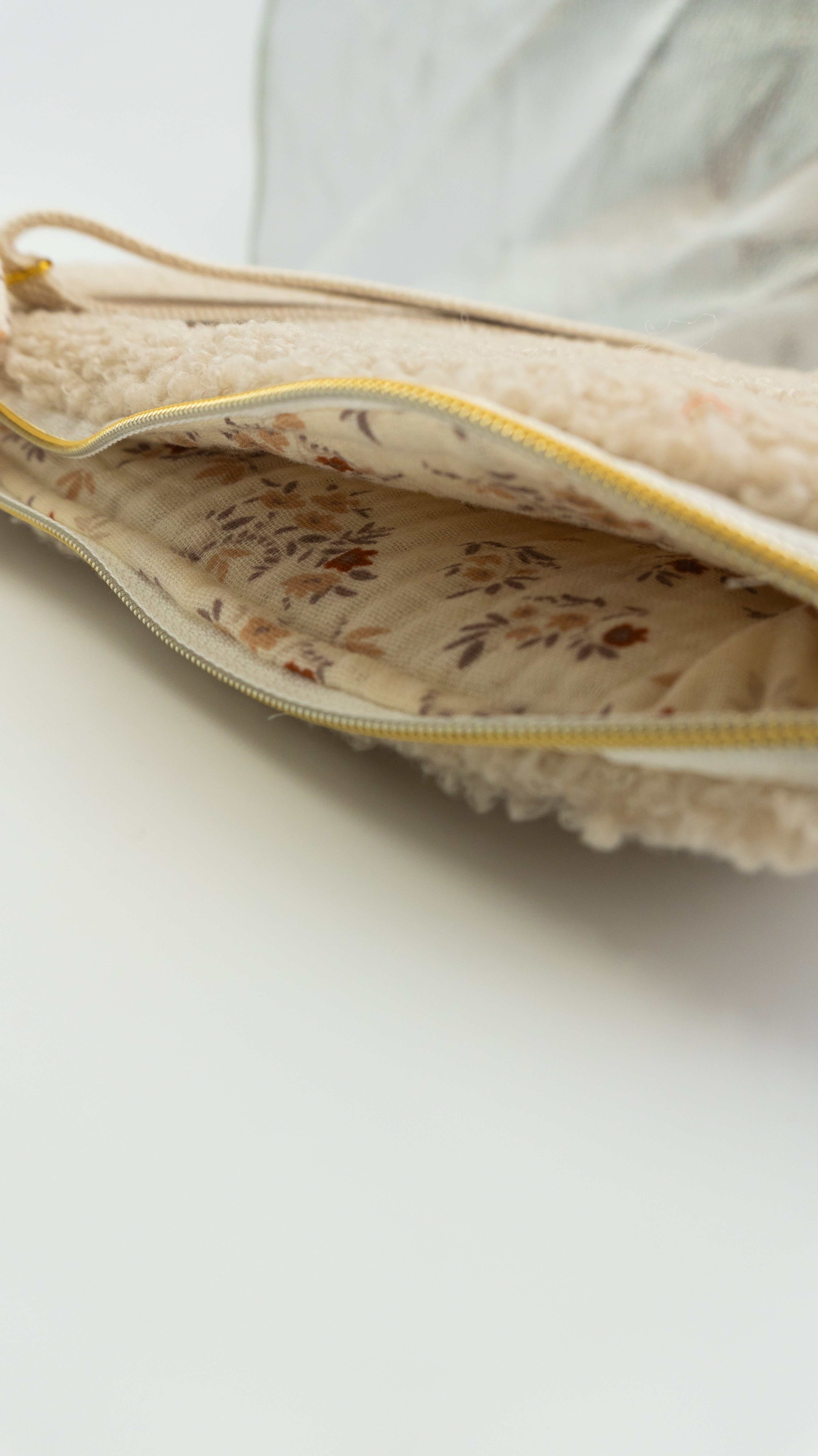 Bolsa Gabi Creme e Flores